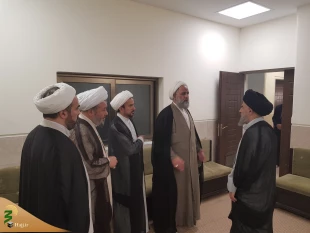 دیدار نماینده بعثه مقام معظم رهبری با آیت الله مدرسی

در دیدار حجت الاسلام و المسلمین نجفی مسئول دفتر نمایندگی بعثه مقام معظم رهبری در عراق با آیت الله سید محمدتقی مدرسی ، پیرامون مسائل فرهنگی گفتگو شد ولزوم  اتحاد وانسجام ملت ایران وعراق بعنوان یک رسال
