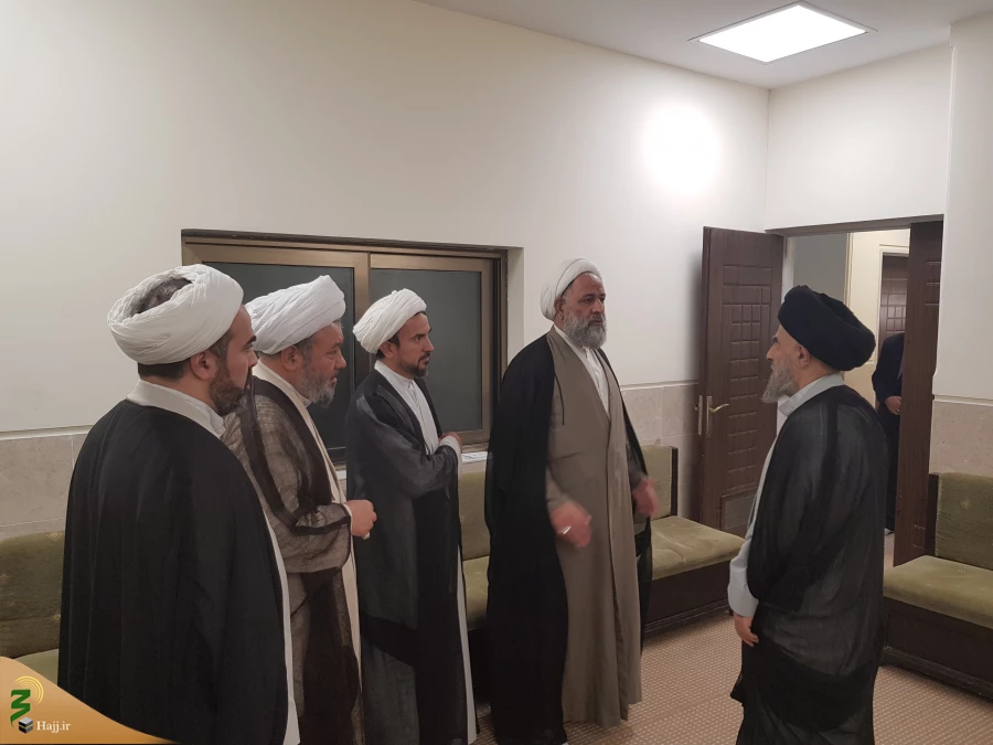 دیدار نماینده بعثه مقام معظم رهبری با آیت الله مدرسی

در دیدار حجت الاسلام و المسلمین نجفی مسئول دفتر نمایندگی بعثه مقام معظم رهبری در عراق با آیت الله سید محمدتقی مدرسی ، پیرامون مسائل فرهنگی گفتگو شد ولزوم  اتحاد وانسجام ملت ایران وعراق بعنوان یک رسال