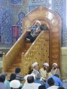 چگونه می شود با انبوهی از گناه و حق الناس محضر امام برسیم؟خطیب بعثه مقام معظم رهبری در کربلا در جمع زائرین ایرانی در حرم امام حسین(ع)گفت : در ادب زیارت باید اذن دخول گرفت، هدف از اذن دخول خواندن فقط ادای یکسری الفاظ عربی نیست بلکه واقعاً باید توجه د