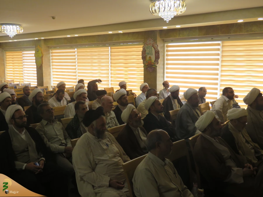 زیارت امام حسین برابر هفتادحج  پیامبر استمسئول دفتر نمایندگی بعثه مقام معظم رهبری در عراق ، به استناد حدیثی از امام ششم زیارت عارفانه امام حسین (ع) را برابر با هفتاد حج  پیامبر عنوان کرد وگفت با توجه  به اجر و پاداش های متفاوتی که برای زیارت امام حس