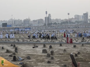 حضور پرشور حجاج در قبرستان بقیع  5
