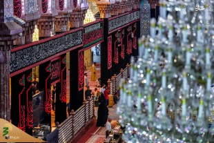 حرم مطهر امام حسین (علیه السلام) و حرم حضرت ابوالفضل (علیه السلام) در آستانۀ آغاز ماه محرم الحرام، سراسر سیاه پوش شد 2