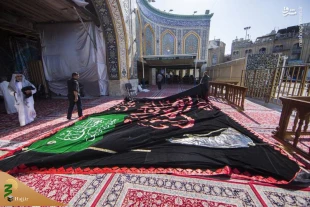 حرم مطهر امام حسین (علیه السلام) و حرم حضرت ابوالفضل (علیه السلام) در آستانۀ آغاز ماه محرم الحرام، سراسر سیاه پوش شد 2