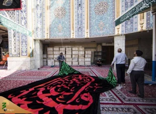حرم مطهر امام حسین (علیه السلام) و حرم حضرت ابوالفضل (علیه السلام) در آستانۀ آغاز ماه محرم الحرام، سراسر سیاه پوش شد 2