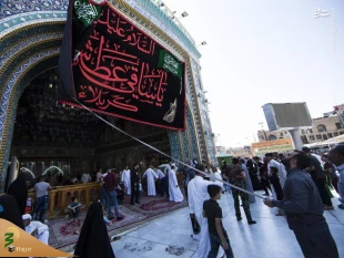 حرم مطهر امام حسین (علیه السلام) و حرم حضرت ابوالفضل (علیه السلام) در آستانۀ آغاز ماه محرم الحرام، سراسر سیاه پوش شد 2