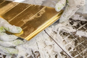 طلاکاری گنبد مسجد سهله آغاز شد