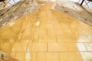 اجرای پروژه طلاکاری گنبد مسجد سهله توسط پرسنل فنی و مهندسی آستان مطهر عباسی 4