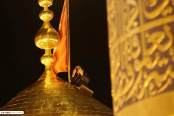 حضور هزاران زائر در مراسم تعویض پرچم گنبد امام حسین علیه السلام 7
