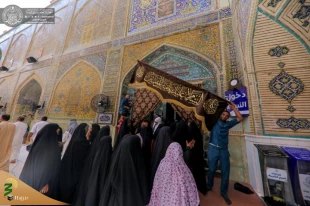 در ماه حزن وعزا: صحن و سراى بارگاه علوی سیاه پوش شد.+ تصاویر

همزمان با فرا رسیدن ماه عزای اهل بیت (ع) ماه محرم الحرام صحن وسرای بارگاه مطهر علوی سیاه پوش شد.  2