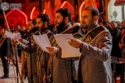 پرچم حزن وعزا بر فراز ایوان طلا افراشته شد + تصاویر
همزمان با فرا رسیدن ماه سوگواری اهل بیت (ع) پرچم سیاه حزن وعزاداری بر فراز ایوان طلا در حرم مطهر علوی افراشته شد.  2