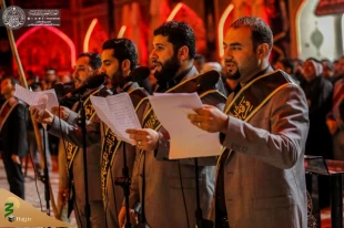 پرچم حزن وعزا بر فراز ایوان طلا افراشته شد + تصاویر
همزمان با فرا رسیدن ماه سوگواری اهل بیت (ع) پرچم سیاه حزن وعزاداری بر فراز ایوان طلا در حرم مطهر علوی افراشته شد.  2