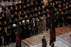 پرچم حزن وعزا بر فراز ایوان طلا افراشته شد + تصاویر
همزمان با فرا رسیدن ماه سوگواری اهل بیت (ع) پرچم سیاه حزن وعزاداری بر فراز ایوان طلا در حرم مطهر علوی افراشته شد.  2