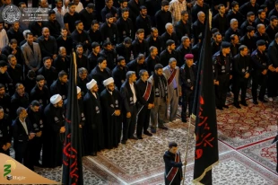 پرچم حزن وعزا بر فراز ایوان طلا افراشته شد + تصاویر
همزمان با فرا رسیدن ماه سوگواری اهل بیت (ع) پرچم سیاه حزن وعزاداری بر فراز ایوان طلا در حرم مطهر علوی افراشته شد.  2