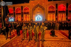 پرچم حزن وعزا بر فراز ایوان طلا افراشته شد + تصاویر
همزمان با فرا رسیدن ماه سوگواری اهل بیت (ع) پرچم سیاه حزن وعزاداری بر فراز ایوان طلا در حرم مطهر علوی افراشته شد.  2