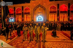 پرچم حزن وعزا بر فراز ایوان طلا افراشته شد + تصاویر
همزمان با فرا رسیدن ماه سوگواری اهل بیت (ع) پرچم سیاه حزن وعزاداری بر فراز ایوان طلا در حرم مطهر علوی افراشته شد.  2