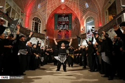 نگاهی به آئین های محرم در آذربایجان
حکایت سوگواری‌ها و عرض ارادت مردم آذربایجان
 2