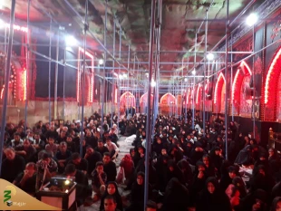 روایتگری واقعه عاشورا در خیمه گاه حسینی برگزار شد

مراسم روایتگری مصور عاشورا با اجرای حجت الاسلام غلامرضایی از راویان بعثه مقام معظم رهبری در خیمه گاه حسینی برگزار شد. 2