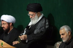 با حضور رهبر انقلاب؛

مراسم عزاداری شب عاشورای حسینی  در حسینیه امام خمینی برگزار شد 8
