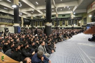 با حضور رهبر انقلاب؛

مراسم عزاداری شب عاشورای حسینی  در حسینیه امام خمینی برگزار شد 9
