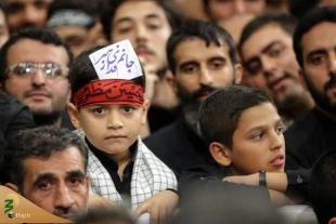 با حضور رهبر انقلاب؛

مراسم عزاداری شب عاشورای حسینی  در حسینیه امام خمینی برگزار شد 10