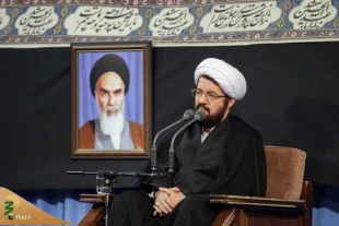 با حضور رهبر انقلاب؛

مراسم عزاداری شب عاشورای حسینی  در حسینیه امام خمینی برگزار شد 11