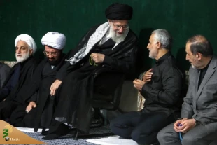 با حضور رهبر انقلاب؛

مراسم عزاداری شب عاشورای حسینی  در حسینیه امام خمینی برگزار شد 12