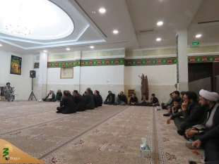 برپایی مراسم عزاداری سیدالشهدا در محل کنسولگری ایران در شهر کربلا

همزمان با شب یازدهم ماه محرم مراسم عزاداری سالار شهیدان حضرت اباعبدالله الحسین (ع) در محل کنسولگری جمهوری اسلامی ایران در شهر کربلا با حضور مسئول بعثه مقام معظم رهبری در شهر کربلا، آقای 