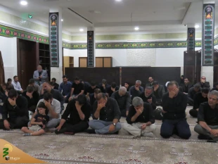 برپایی مراسم عزاداری سیدالشهدا در محل کنسولگری ایران در شهر کربلا

همزمان با شب یازدهم ماه محرم مراسم عزاداری سالار شهیدان حضرت اباعبدالله الحسین (ع) در محل کنسولگری جمهوری اسلامی ایران در شهر کربلا با حضور مسئول بعثه مقام معظم رهبری در شهر کربلا، آقای 
