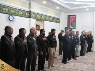 برپایی مراسم عزاداری سیدالشهدا در محل کنسولگری ایران در شهر کربلا

همزمان با شب یازدهم ماه محرم مراسم عزاداری سالار شهیدان حضرت اباعبدالله الحسین (ع) در محل کنسولگری جمهوری اسلامی ایران در شهر کربلا با حضور مسئول بعثه مقام معظم رهبری در شهر کربلا، آقای 