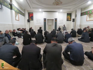 برپایی مراسم عزاداری سیدالشهدا در محل کنسولگری ایران در شهر کربلا

همزمان با شب یازدهم ماه محرم مراسم عزاداری سالار شهیدان حضرت اباعبدالله الحسین (ع) در محل کنسولگری جمهوری اسلامی ایران در شهر کربلا با حضور مسئول بعثه مقام معظم رهبری در شهر کربلا، آقای 