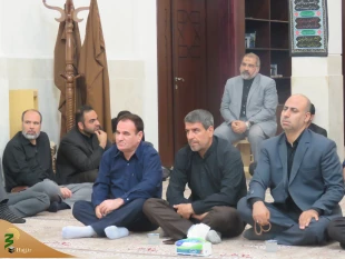 برپایی مراسم عزاداری سیدالشهدا در محل کنسولگری ایران در شهر کربلا

همزمان با شب یازدهم ماه محرم مراسم عزاداری سالار شهیدان حضرت اباعبدالله الحسین (ع) در محل کنسولگری جمهوری اسلامی ایران در شهر کربلا با حضور مسئول بعثه مقام معظم رهبری در شهر کربلا، آقای 