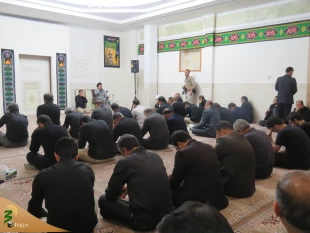 برپایی مراسم عزاداری سیدالشهدا در محل کنسولگری ایران در شهر کربلا

همزمان با شب یازدهم ماه محرم مراسم عزاداری سالار شهیدان حضرت اباعبدالله الحسین (ع) در محل کنسولگری جمهوری اسلامی ایران در شهر کربلا با حضور مسئول بعثه مقام معظم رهبری در شهر کربلا، آقای 