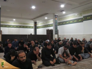 برپایی مراسم عزاداری سیدالشهدا در محل کنسولگری ایران در شهر کربلا

همزمان با شب یازدهم ماه محرم مراسم عزاداری سالار شهیدان حضرت اباعبدالله الحسین (ع) در محل کنسولگری جمهوری اسلامی ایران در شهر کربلا با حضور مسئول بعثه مقام معظم رهبری در شهر کربلا، آقای 