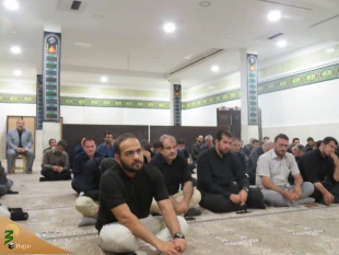 برپایی مراسم عزاداری سیدالشهدا در محل کنسولگری ایران در شهر کربلا

همزمان با شب یازدهم ماه محرم مراسم عزاداری سالار شهیدان حضرت اباعبدالله الحسین (ع) در محل کنسولگری جمهوری اسلامی ایران در شهر کربلا با حضور مسئول بعثه مقام معظم رهبری در شهر کربلا، آقای 