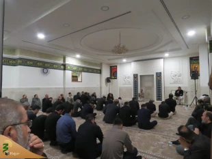 برپایی مراسم عزاداری سیدالشهدا در محل کنسولگری ایران در شهر کربلا

همزمان با شب یازدهم ماه محرم مراسم عزاداری سالار شهیدان حضرت اباعبدالله الحسین (ع) در محل کنسولگری جمهوری اسلامی ایران در شهر کربلا با حضور مسئول بعثه مقام معظم رهبری در شهر کربلا، آقای 