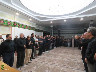 برپایی مراسم عزاداری سیدالشهدا در محل کنسولگری ایران در شهر کربلا

همزمان با شب یازدهم ماه محرم مراسم عزاداری سالار شهیدان حضرت اباعبدالله الحسین (ع) در محل کنسولگری جمهوری اسلامی ایران در شهر کربلا با حضور مسئول بعثه مقام معظم رهبری در شهر کربلا، آقای 
