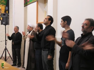 برپایی مراسم عزاداری سیدالشهدا در محل کنسولگری ایران در شهر کربلا

همزمان با شب یازدهم ماه محرم مراسم عزاداری سالار شهیدان حضرت اباعبدالله الحسین (ع) در محل کنسولگری جمهوری اسلامی ایران در شهر کربلا با حضور مسئول بعثه مقام معظم رهبری در شهر کربلا، آقای 