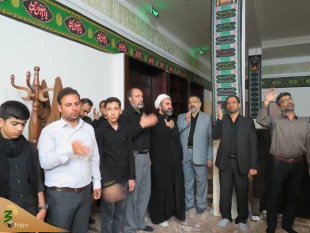 برپایی مراسم عزاداری سیدالشهدا در محل کنسولگری ایران در شهر کربلا

همزمان با شب یازدهم ماه محرم مراسم عزاداری سالار شهیدان حضرت اباعبدالله الحسین (ع) در محل کنسولگری جمهوری اسلامی ایران در شهر کربلا با حضور مسئول بعثه مقام معظم رهبری در شهر کربلا، آقای 
