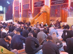 عزادارای زائران ایرانی در حرم امام حسین(ع)

حجت الاسلام والمسلمین رجائی پور با اشاره به عزت و دوری از ذلت به عنوان شاخصه مکتب امام حسین(ع) ضرورت این مسأله را در زندگی یادآور شد. 2