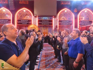 عزادارای زائران ایرانی در حرم امام حسین(ع)

حجت الاسلام والمسلمین رجائی پور با اشاره به عزت و دوری از ذلت به عنوان شاخصه مکتب امام حسین(ع) ضرورت این مسأله را در زندگی یادآور شد. 2