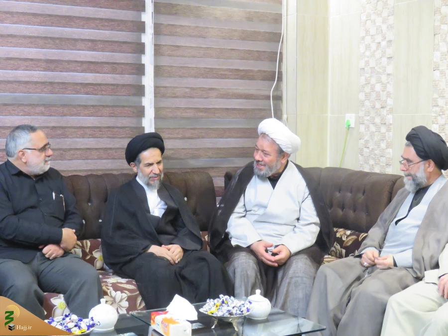 دیدار حجت الاسلام و المسلمین ابوترابی با مسئول دفتر نمایندگی بعثه رهبری در کربلا

حجت الاسلام و المسلمین ابوترابی با حضور در دفتر نمایندگی بعثه مقام معظم رهبری در عراق با حجت الاسلام والمسلمین بهجتی دیدار و گفتگو کرد. 3