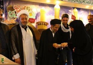 تقدیر  از خدمات فرهنگی بعثه مقام معظم رهبری و ستاد عمره و عتبات دانشگاهیان

حجت الاسلام والمسلمین ابوترابی امام جمعه موقت تهران طی مراسمی با حضور در گردهمایی دانشجویان در کربلای معلی از خدمات فرهنگی بعثه و ستاد عتبات دانشگاهیان در عراق به دانشجویان و دانش
