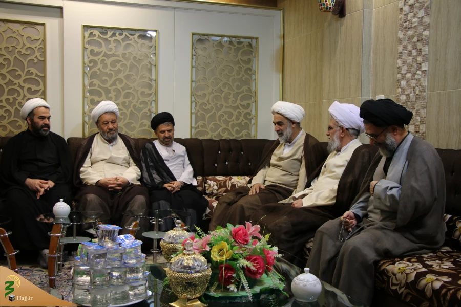 دیدار نماینده بعثه رهبری در عراق با آیت الله محسن قمی

حجت الاسلام و المسلمین نجفی روحانی نماینده بعثه رهبری در عراق با آیت الله محسن  قمی معاون ارتباطات مردمی دفتر رهبری کرد. 4