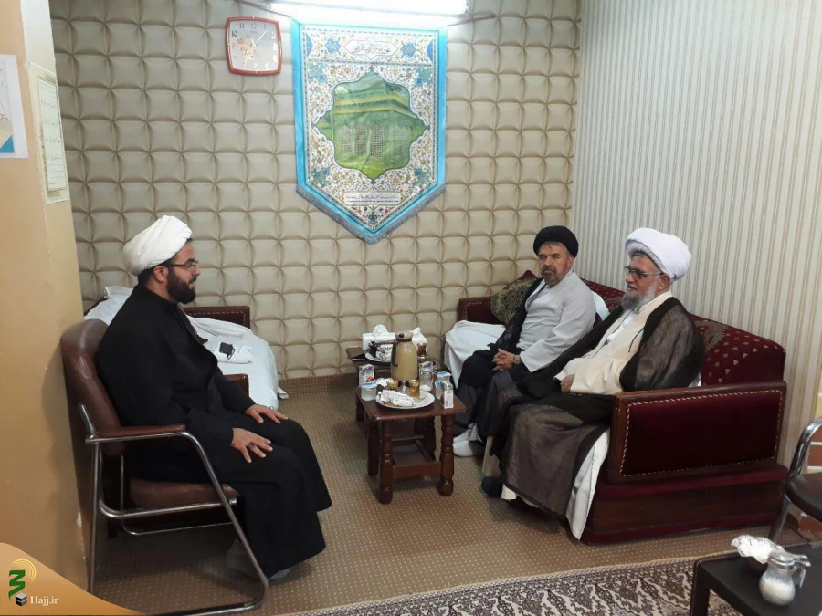 بازدید آیت الله حاج شیخ محسن قمی و هیئت همراه از دفتر نمایندگی بعثه رهبری در کاظمین 5