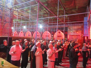 طنین ندای أَیْنَ الطَّالِبُ بِدَمِ الْمَقْتُولِ بِکَرْبَلاَءَ در خیمه گاه حسینی 
 2