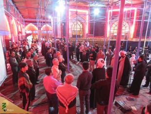 طنین ندای أَیْنَ الطَّالِبُ بِدَمِ الْمَقْتُولِ بِکَرْبَلاَءَ در خیمه گاه حسینی 
 5