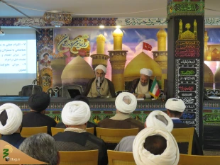 آیت ا...محسن قمی معاون ارتباطات دفتر مقام معظم رهبری :

ایران و عراق دارای رابطه ای عمیق در دین ،فرهنگ و اقتصاد هستند 4