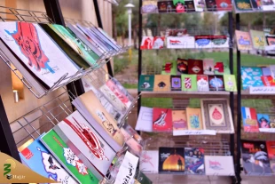 روایتگری مصور عاشورا با چهار زبان در قرارگاه اربعین استان قم 14