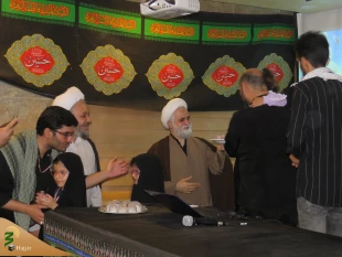 حجت الاسلام والمسلمین محمدیان : قرآن و اهل بیت دو بالی که انسان را به کمالمی رسانند. 15
