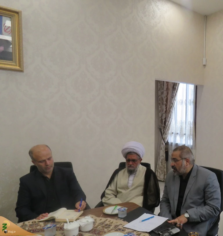آخرین جلسه توجیهی وهماهنگی رسمی مراسم اربعین حسینی در کربلای معلی برگزار شد:

  2